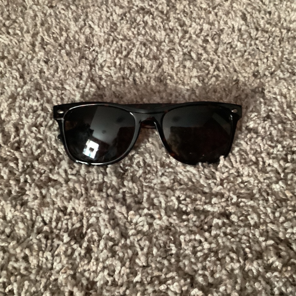 4. Tortoiseshell, sunglasses lightly used